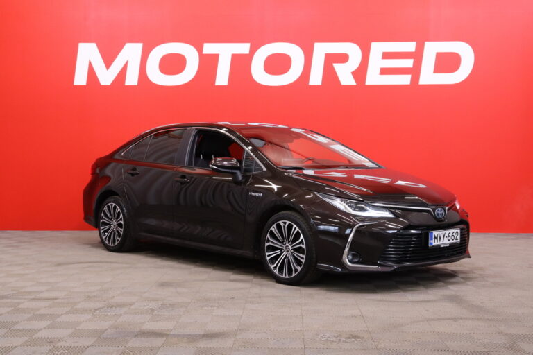 Toyota - Corolla - Sedan 1,8 Hybrid Style // ACC / Puolinahka / Navi / Keyless / Kamera / Led // - Sedan