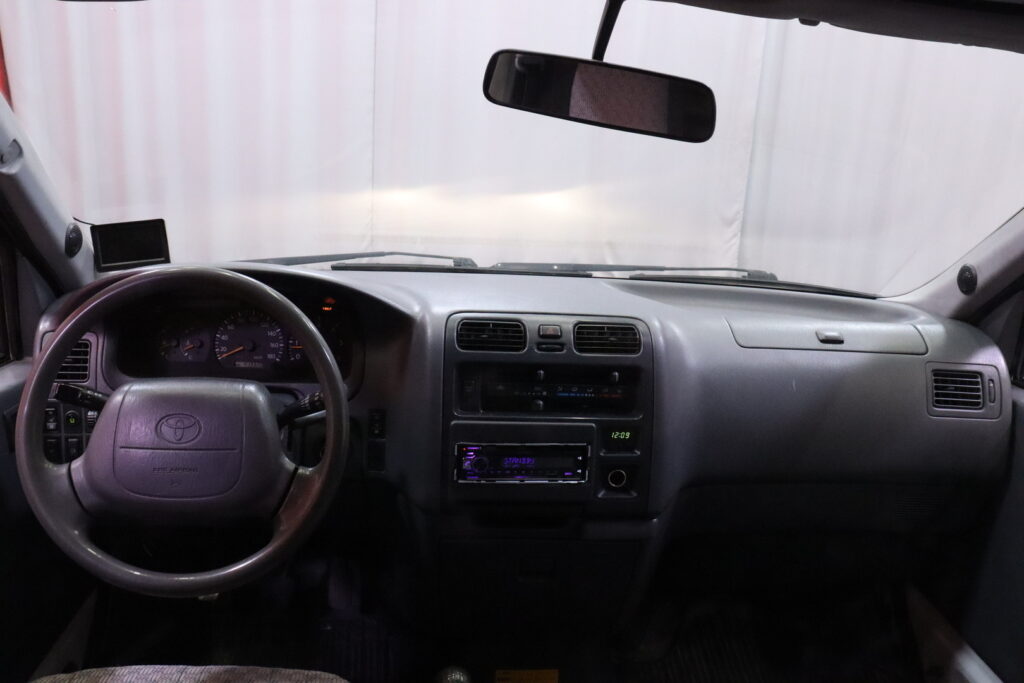 Toyota - Hiace - 2,5 D-4D 90 4ov // Myydään huutokaupat.com / Toyota - Hiace - 2,5 D-4D 90 4ov // Myydään huutokaupat.com / - Pakettiauto