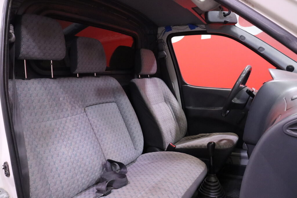 Toyota - Hiace - 2,5 D-4D 90 4ov // Myydään huutokaupat.com / Toyota - Hiace - 2,5 D-4D 90 4ov // Myydään huutokaupat.com / - Pakettiauto