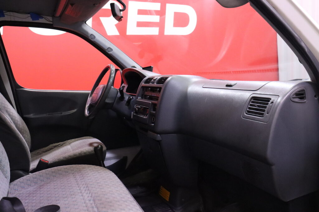 Toyota - Hiace - 2,5 D-4D 90 4ov // Myydään huutokaupat.com / Toyota - Hiace - 2,5 D-4D 90 4ov // Myydään huutokaupat.com / - Pakettiauto