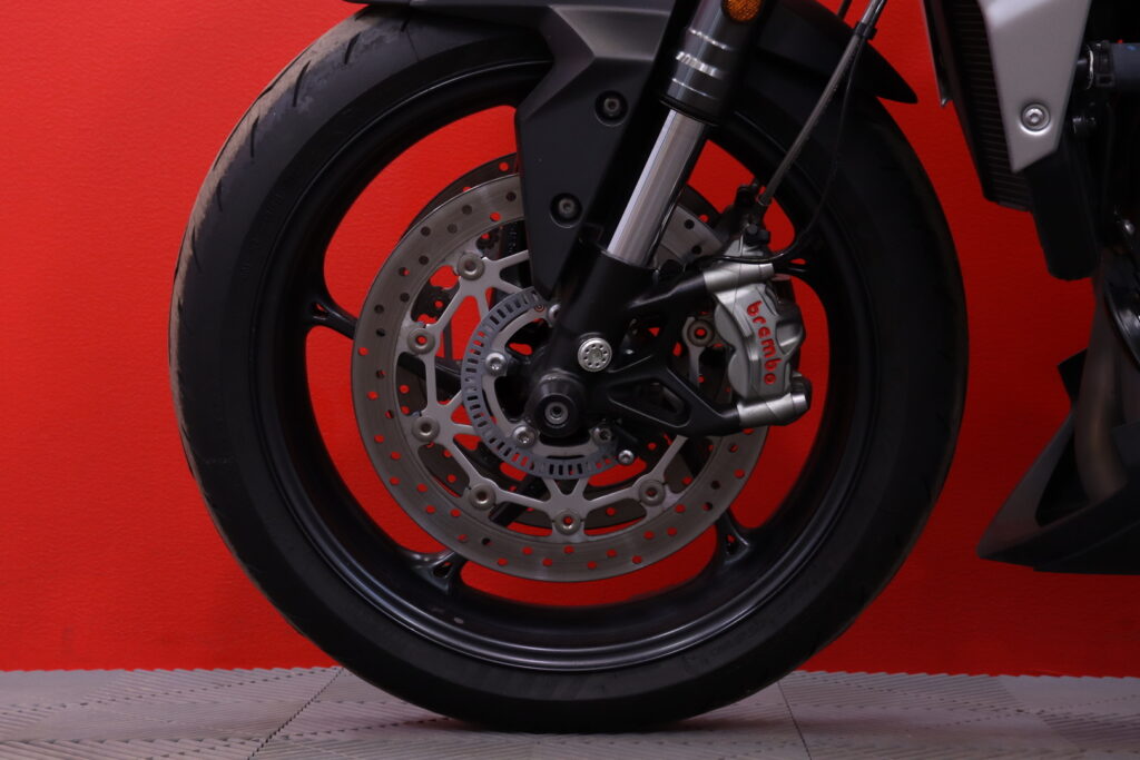 Triumph - STREET TRIPLE - 765 RS // SC Project kokoputkisto / Öhlins / Suomi-pyörä / Shifter / Huoltokirja // Triumph - STREET TRIPLE - 765 RS // SC Project kokoputkisto / Öhlins / Suomi-pyörä / Shifter / Huoltokirja // - Moottoripyörä