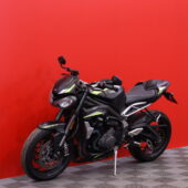 Triumph - STREET TRIPLE - 765 RS // SC Project kokoputkisto / Öhlins / Suomi-pyörä / Shifter / Huoltokirja // - Moottoripyörä