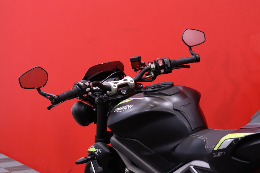 Triumph - STREET TRIPLE - 765 RS // SC Project kokoputkisto / Öhlins / Suomi-pyörä / Shifter / Huoltokirja // Triumph - STREET TRIPLE - 765 RS // SC Project kokoputkisto / Öhlins / Suomi-pyörä / Shifter / Huoltokirja // - Moottoripyörä