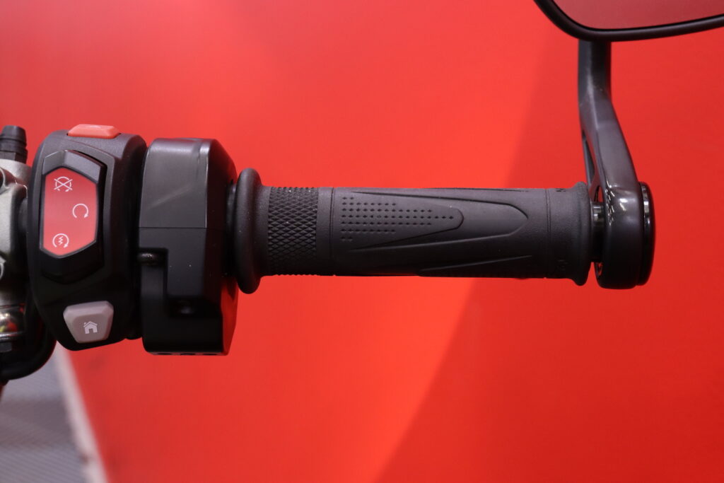 tuotekuva-Triumph-STREET-TRIPLE-17-ALY-2026-03-31-135504-15 tuotekuva-Triumph-STREET-TRIPLE-17-ALY-2026-03-31-135504-15