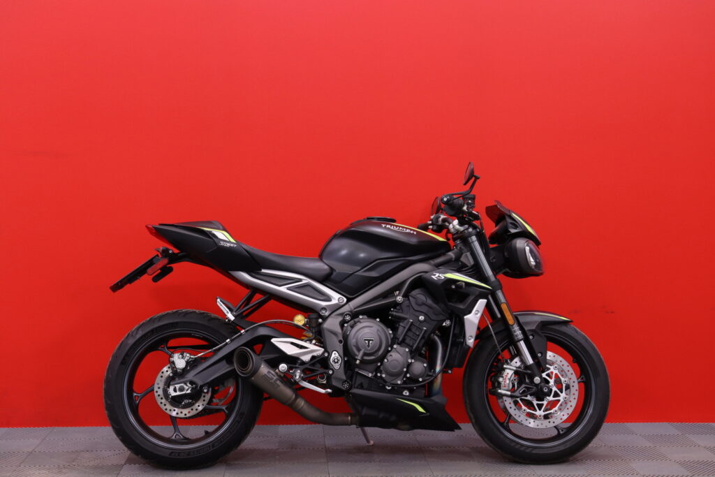 Triumph - STREET TRIPLE - 765 RS // SC Project kokoputkisto / Öhlins / Suomi-pyörä / Shifter / Huoltokirja // Triumph - STREET TRIPLE - 765 RS // SC Project kokoputkisto / Öhlins / Suomi-pyörä / Shifter / Huoltokirja // - Moottoripyörä