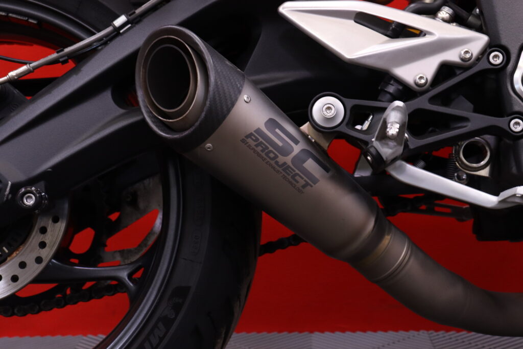 Triumph - STREET TRIPLE - 765 RS // SC Project kokoputkisto / Öhlins / Suomi-pyörä / Shifter / Huoltokirja // Triumph - STREET TRIPLE - 765 RS // SC Project kokoputkisto / Öhlins / Suomi-pyörä / Shifter / Huoltokirja // - Moottoripyörä