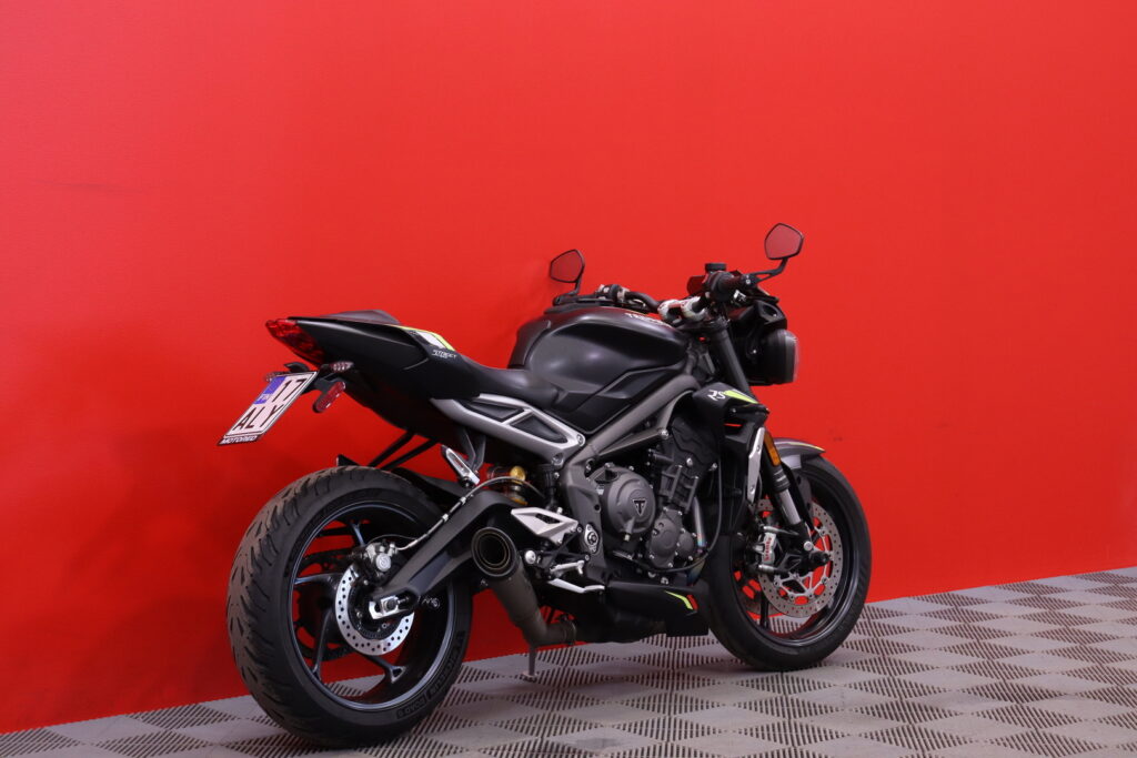 Triumph - STREET TRIPLE - 765 RS // SC Project kokoputkisto / Öhlins / Suomi-pyörä / Shifter / Huoltokirja // Triumph - STREET TRIPLE - 765 RS // SC Project kokoputkisto / Öhlins / Suomi-pyörä / Shifter / Huoltokirja // - Moottoripyörä
