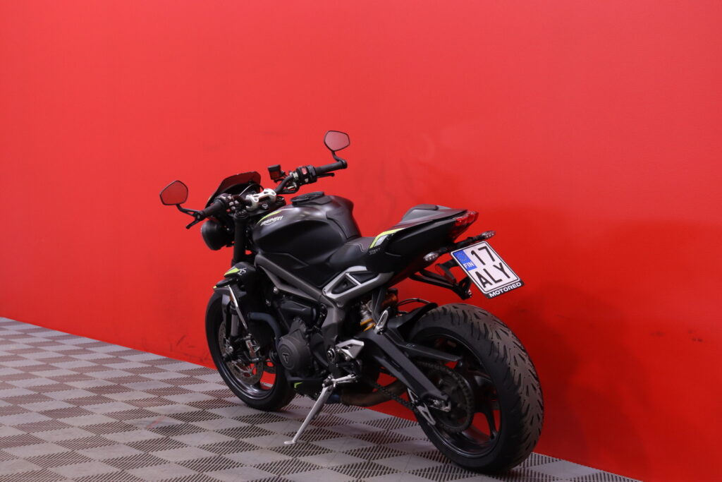 Triumph - STREET TRIPLE - 765 RS // SC Project kokoputkisto / Öhlins / Suomi-pyörä / Shifter / Huoltokirja // Triumph - STREET TRIPLE - 765 RS // SC Project kokoputkisto / Öhlins / Suomi-pyörä / Shifter / Huoltokirja // - Moottoripyörä