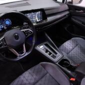 Volkswagen - Golf - First Edition R-Line 1,5 eTSI 110 kW (MHEV) DSG-automaatti // Webasto / Suomi-auto / Keyless / Digimittari / - Viistoperä