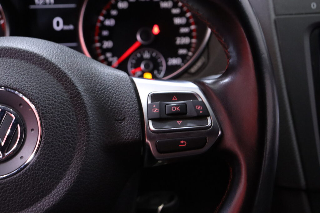 Volkswagen - Golf - GTI 2,0 155 kW (210 hv) 4-ovinen // Myydään huutokaupat. com // Volkswagen - Golf - GTI 2,0 155 kW (210 hv) 4-ovinen // Myydään huutokaupat. com // - Viistoperä