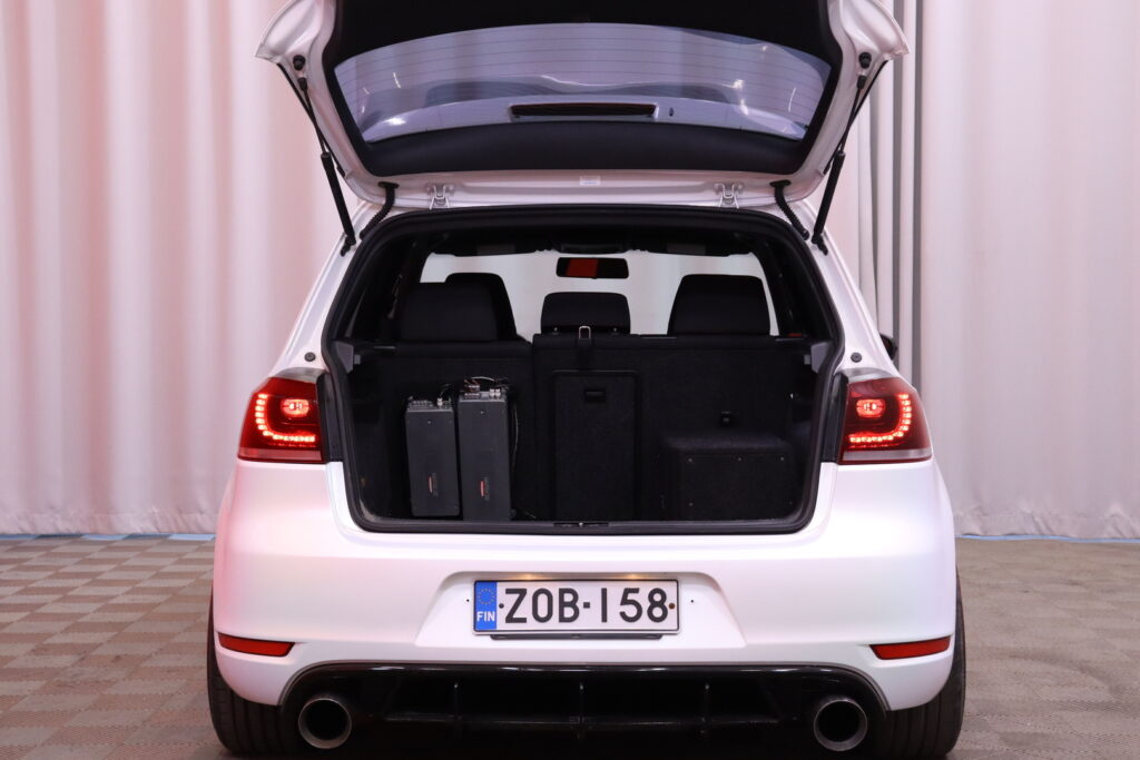 tuotekuva-Volkswagen-Golf-ZOB-158-2026-03-27-094839-22 tuotekuva-Volkswagen-Golf-ZOB-158-2026-03-27-094839-22