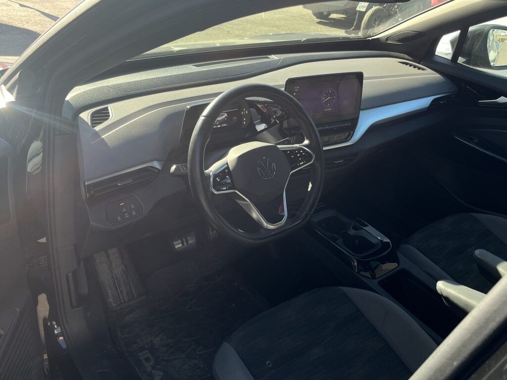 Volkswagen - ID.4 - Pro 128 kW, akku 77 kWh Volkswagen - ID.4 - Pro 128 kW, akku 77 kWh - Maastoauto