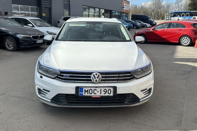 Volkswagen - Passat - Variant GTE Plug-In Hybrid 160 kW (218 hv) DSG-automaatti / ACC / Webasto / Koukku / Kamera / LED / CarPlay / - Farmari
