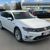 Volkswagen - Passat - Variant GTE Plug-In Hybrid 160 kW (218 hv) DSG-automaatti / ACC / Webasto / Koukku / Kamera / LED / CarPlay / - Farmari