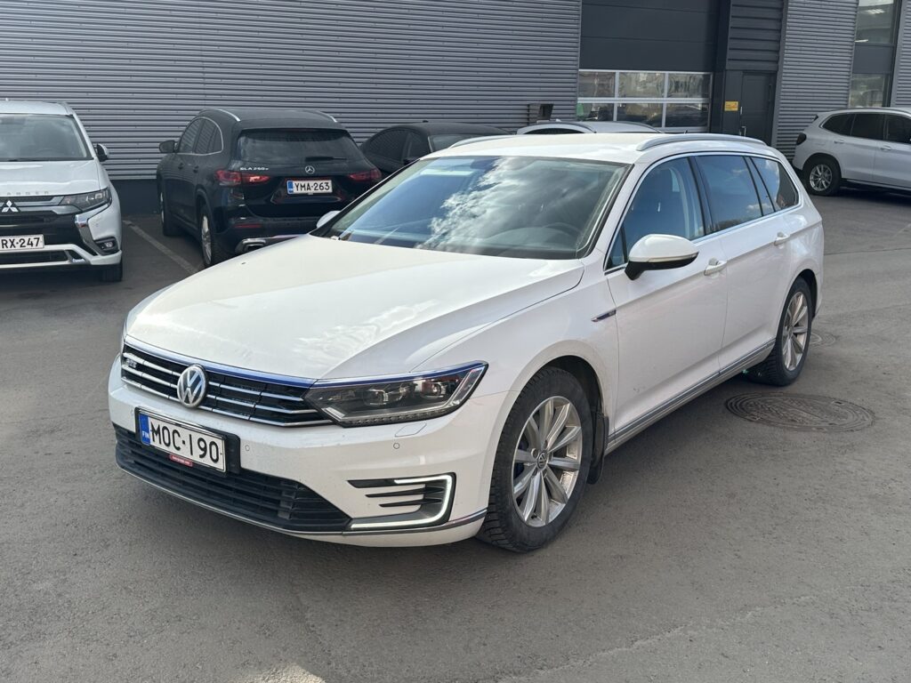 Volkswagen - Passat - Variant GTE Plug-In Hybrid 160 kW (218 hv) DSG-automaatti / ACC / Webasto / Koukku / Kamera / LED / CarPlay / Volkswagen - Passat - Variant GTE Plug-In Hybrid 160 kW (218 hv) DSG-automaatti / ACC / Webasto / Koukku / Kamera / LED / CarPlay / - Farmari