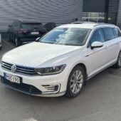 Volkswagen - Passat - Variant GTE Plug-In Hybrid 160 kW (218 hv) DSG-automaatti / ACC / Webasto / Koukku / Kamera / LED / CarPlay / - Farmari