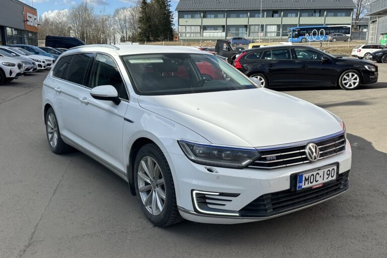 Volkswagen - Passat - Variant GTE Plug-In Hybrid 160 kW (218 hv) DSG-automaatti / ACC / Webasto / Koukku / Kamera / LED / CarPlay / - Farmari
