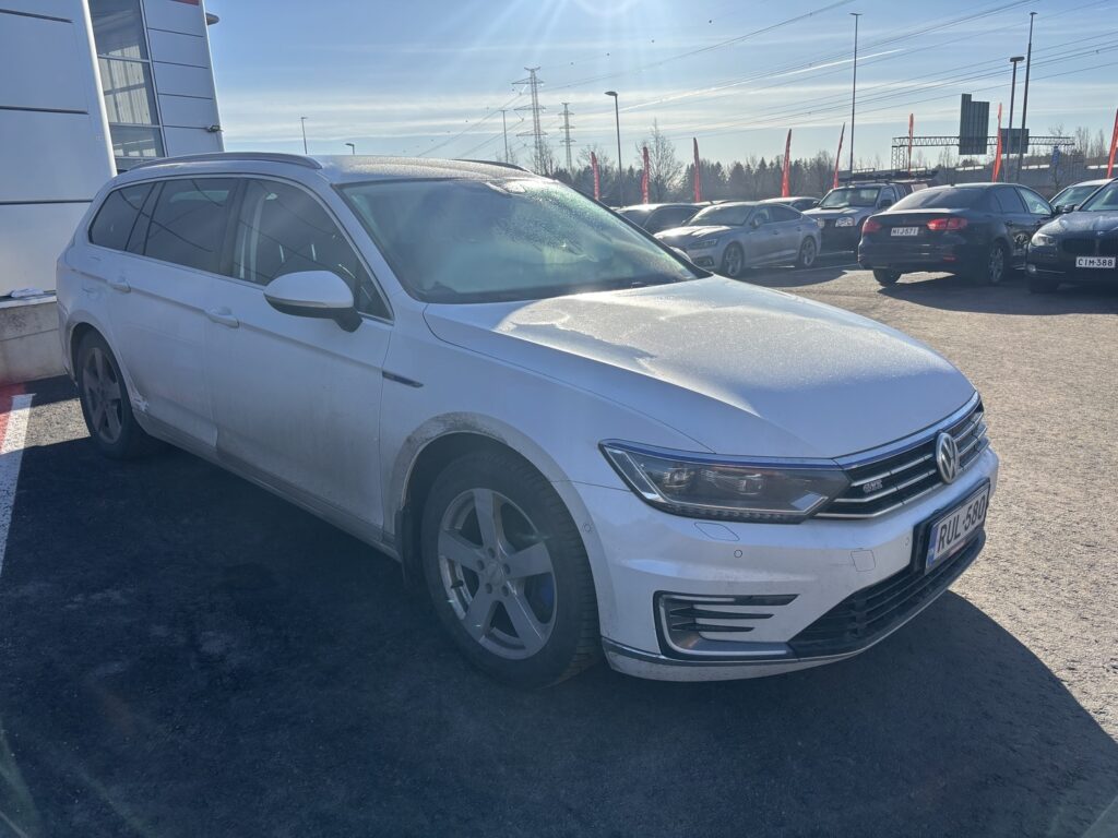 Volkswagen - Passat - PASSAT Farmari (AC) 5ov 1395cm3 A - Farmari