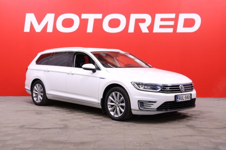 Volkswagen - Passat - Variant GTE Plug-In Hybrid 160 kW (218 hv) DSG-automaatti // Webasto / Digimittari / Koukku / Täysinahat // - Farmari