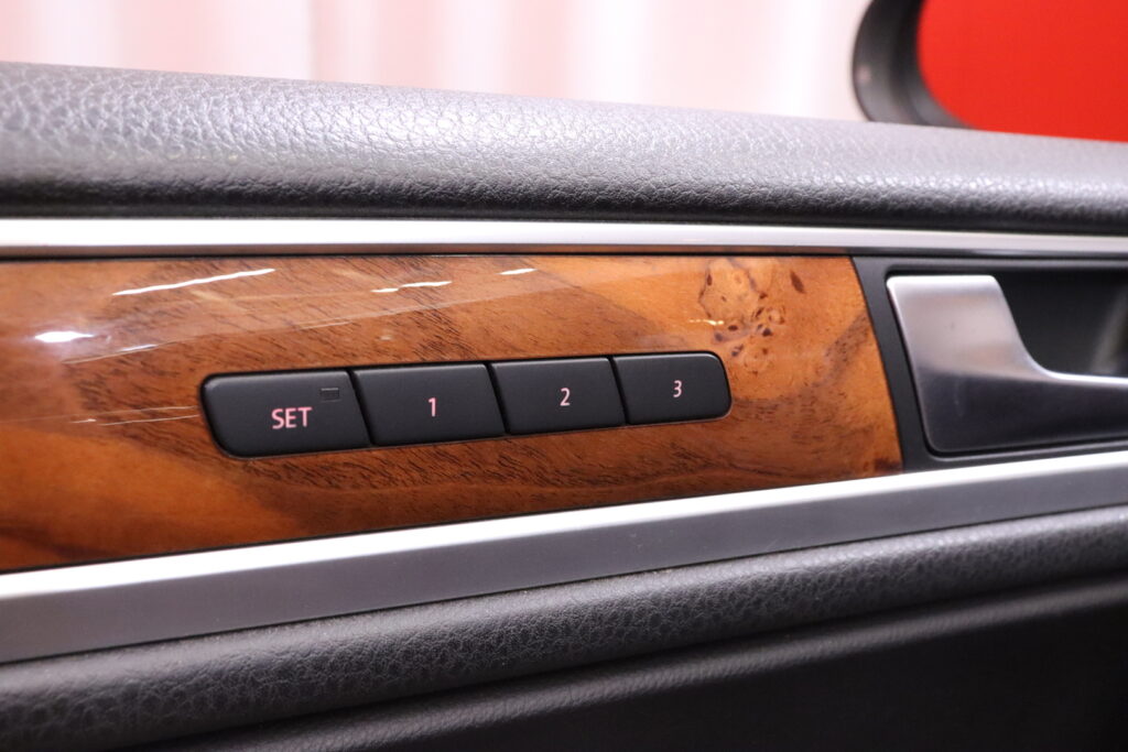 Volkswagen - Touareg - 3,0 V6 TDI 4MOTION BlueMotion Technology Tiptronic-automaatti // Webasto / Vakkari / Sähköpenkit muistilla // Volkswagen - Touareg - 3,0 V6 TDI 4MOTION BlueMotion Technology Tiptronic-automaatti // Webasto / Vakkari / Sähköpenkit muistilla // - Maastoauto