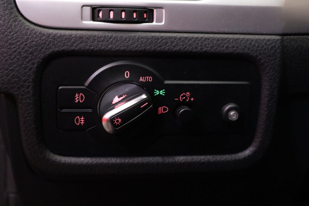 Volkswagen - Touareg - 3,0 V6 TDI 4MOTION BlueMotion Technology Tiptronic-automaatti // Webasto / Vakkari / Sähköpenkit muistilla // Volkswagen - Touareg - 3,0 V6 TDI 4MOTION BlueMotion Technology Tiptronic-automaatti // Webasto / Vakkari / Sähköpenkit muistilla // - Maastoauto