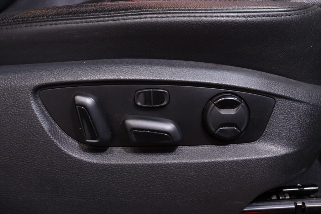 Volkswagen - Touareg - 3,0 V6 TDI 4MOTION BlueMotion Technology Tiptronic-automaatti // Webasto / Vakkari / Sähköpenkit muistilla // Volkswagen - Touareg - 3,0 V6 TDI 4MOTION BlueMotion Technology Tiptronic-automaatti // Webasto / Vakkari / Sähköpenkit muistilla // - Maastoauto