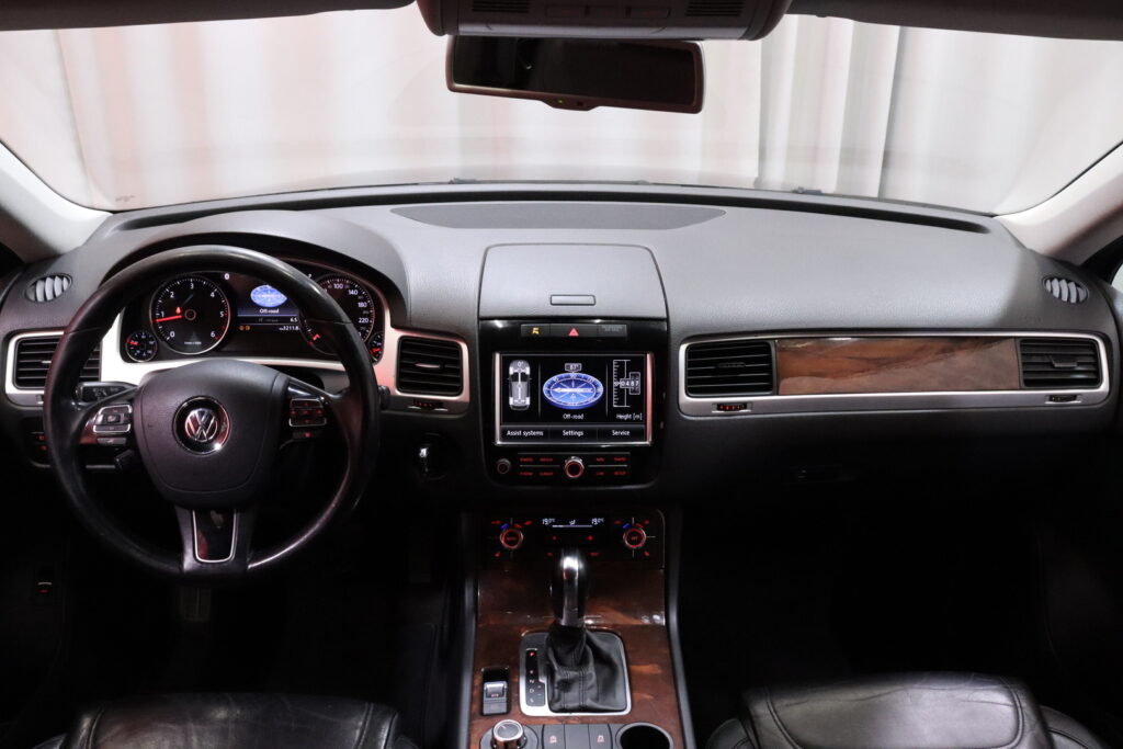 Volkswagen - Touareg - 3,0 V6 TDI 4MOTION BlueMotion Technology Tiptronic-automaatti // Webasto / Vakkari / Sähköpenkit muistilla // Volkswagen - Touareg - 3,0 V6 TDI 4MOTION BlueMotion Technology Tiptronic-automaatti // Webasto / Vakkari / Sähköpenkit muistilla // - Maastoauto