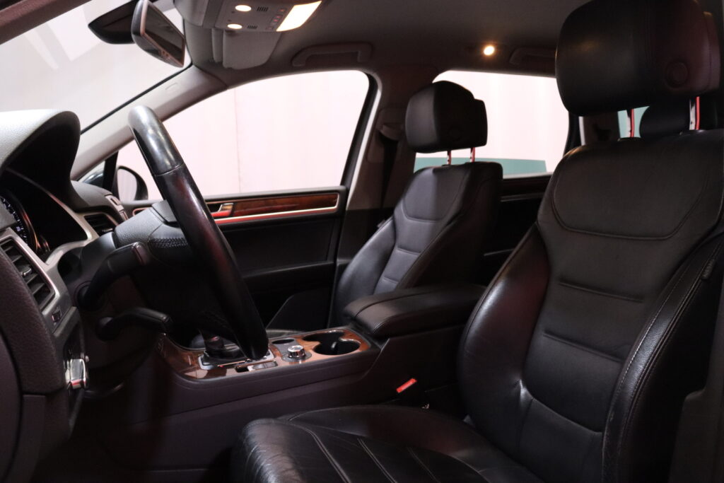 Volkswagen - Touareg - 3,0 V6 TDI 4MOTION BlueMotion Technology Tiptronic-automaatti // Webasto / Vakkari / Sähköpenkit muistilla // Volkswagen - Touareg - 3,0 V6 TDI 4MOTION BlueMotion Technology Tiptronic-automaatti // Webasto / Vakkari / Sähköpenkit muistilla // - Maastoauto