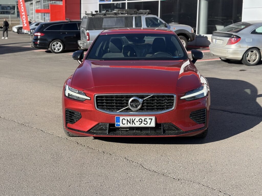 Volvo - S60 - T8 TwE AWD Business R-Design aut // HUD / Harman/Kardon / 360º / Carplay / LED / Blis / Navi // Volvo - S60 - T8 TwE AWD Business R-Design aut // HUD / Harman/Kardon / 360º / Carplay / LED / Blis / Navi // - Sedan