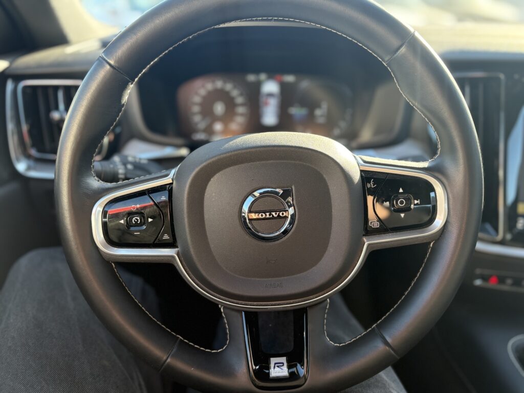 Volvo - S60 - T8 TwE AWD Business R-Design aut // HUD / Harman/Kardon / 360º / Carplay / LED / Blis / Navi // Volvo - S60 - T8 TwE AWD Business R-Design aut // HUD / Harman/Kardon / 360º / Carplay / LED / Blis / Navi // - Sedan