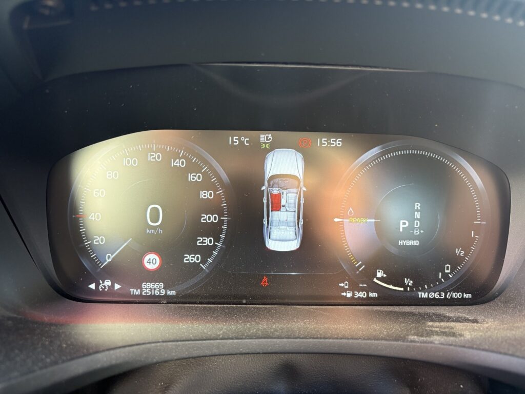 Volvo - S60 - T8 TwE AWD Business R-Design aut // HUD / Harman/Kardon / 360º / Carplay / LED / Blis / Navi // Volvo - S60 - T8 TwE AWD Business R-Design aut // HUD / Harman/Kardon / 360º / Carplay / LED / Blis / Navi // - Sedan