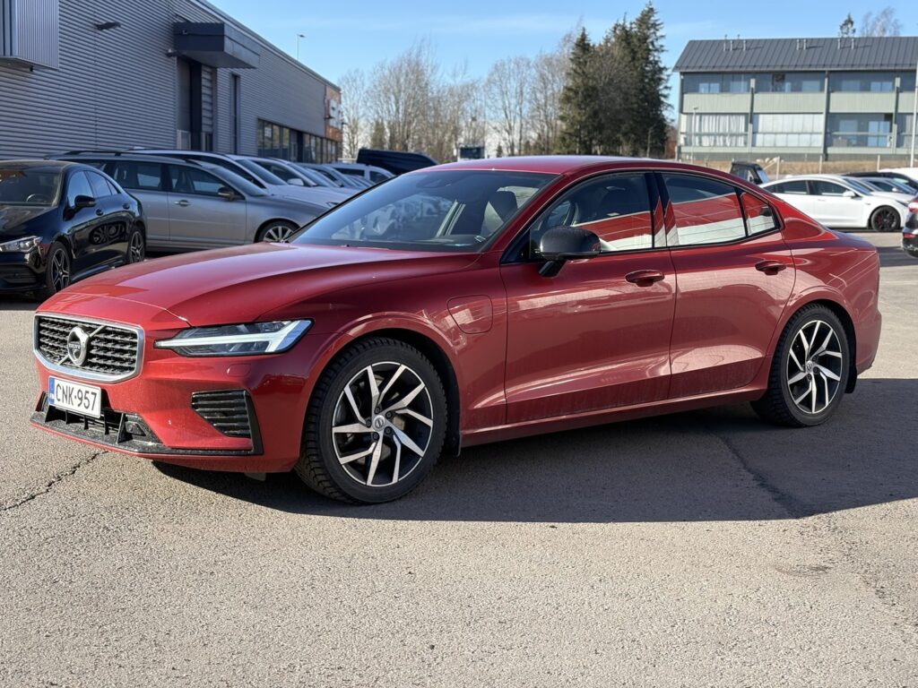 Volvo - S60 - T8 TwE AWD Business R-Design aut // HUD / Harman/Kardon / 360º / Carplay / LED / Blis / Navi // Volvo - S60 - T8 TwE AWD Business R-Design aut // HUD / Harman/Kardon / 360º / Carplay / LED / Blis / Navi // - Sedan