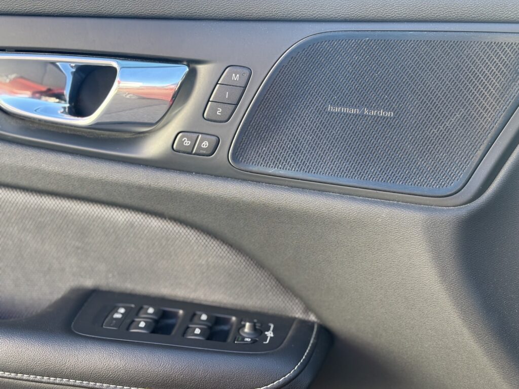 Volvo - S60 - T8 TwE AWD Business R-Design aut // HUD / Harman/Kardon / 360º / Carplay / LED / Blis / Navi // Volvo - S60 - T8 TwE AWD Business R-Design aut // HUD / Harman/Kardon / 360º / Carplay / LED / Blis / Navi // - Sedan