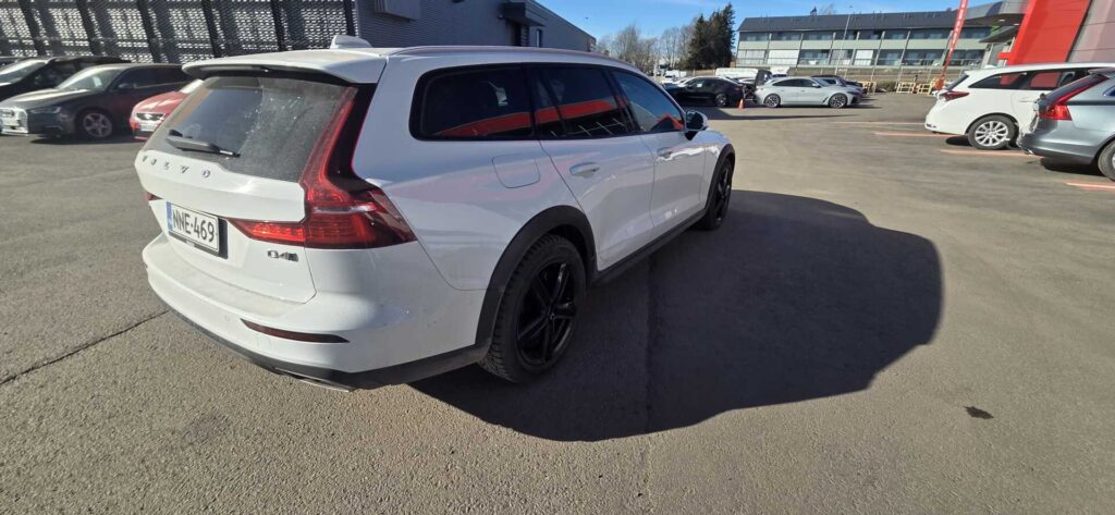 Volvo - V60 Cross Country - D4 AWD aut Volvo - V60 Cross Country - D4 AWD aut - Farmari
