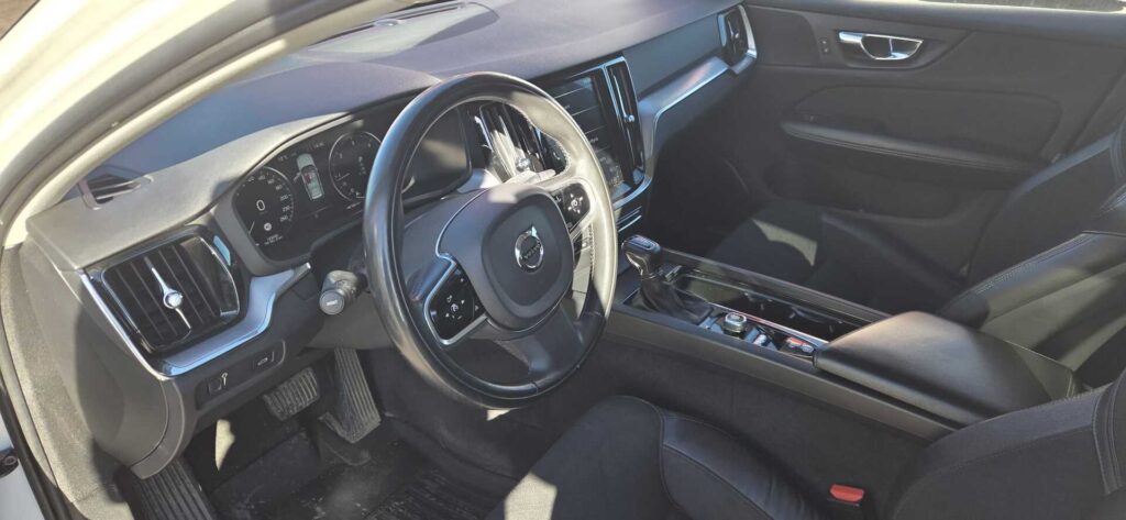 Volvo - V60 Cross Country - D4 AWD aut Volvo - V60 Cross Country - D4 AWD aut - Farmari