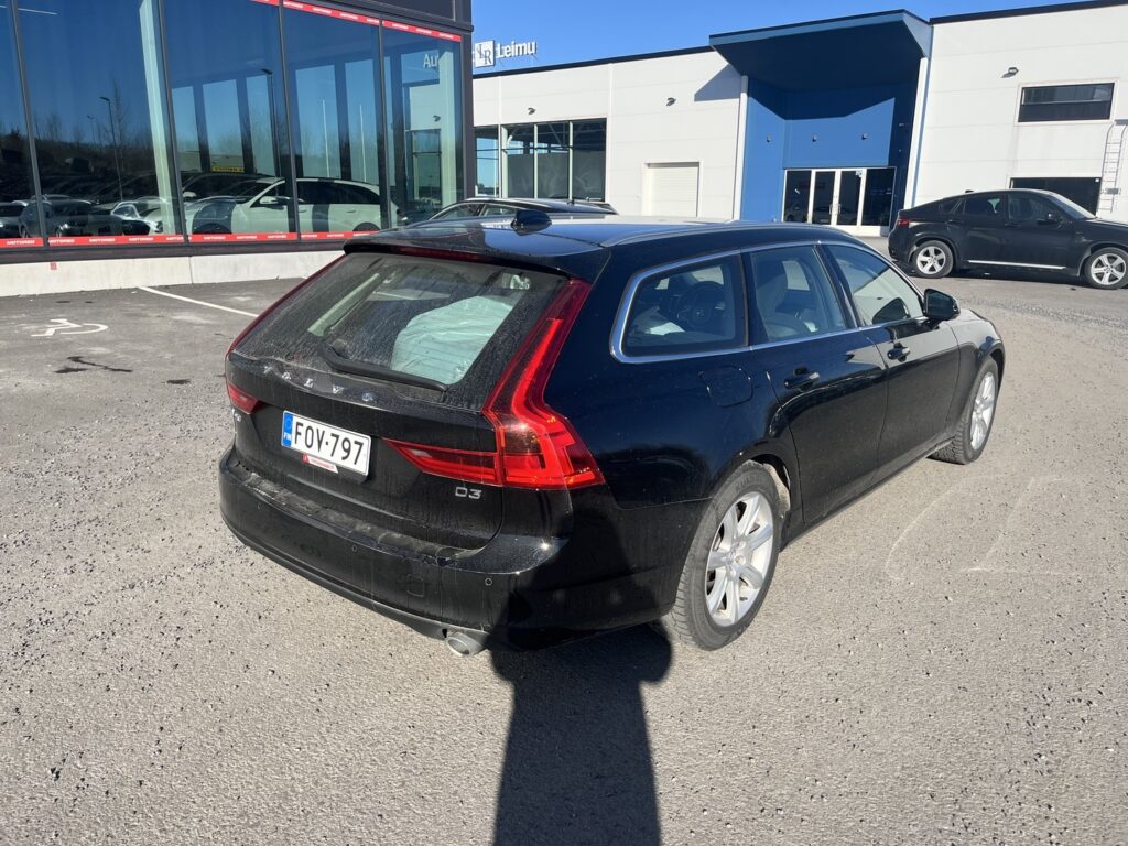 Volvo - V90 - D3 Momentum aut Volvo - V90 - D3 Momentum aut - Farmari