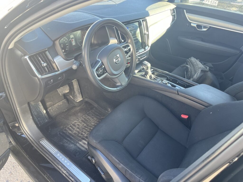 Volvo - V90 - D3 Momentum aut Volvo - V90 - D3 Momentum aut - Farmari