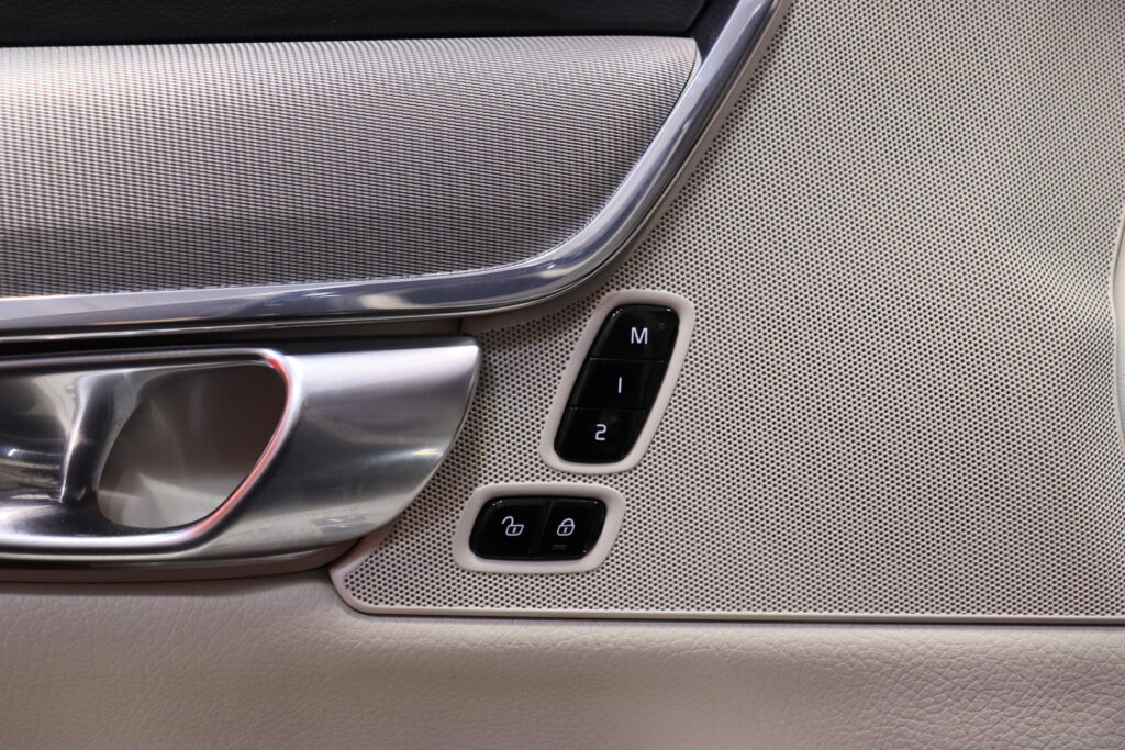 Volvo - V90 - D4 AWD Business Inscription aut Volvo - V90 - D4 AWD Business Inscription aut - Farmari