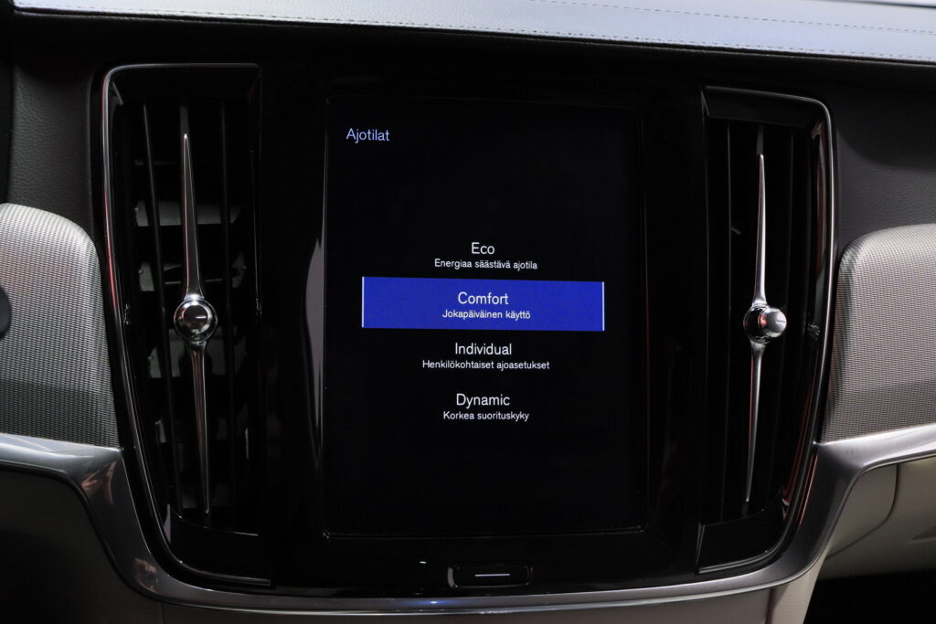 tuotekuva-Volvo-V90-JLA-658-2026-02-06-120103-21 tuotekuva-Volvo-V90-JLA-658-2026-02-06-120103-21