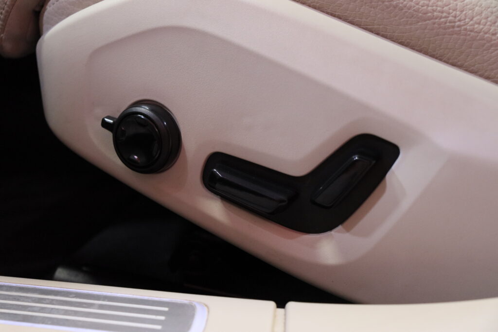 Volvo - V90 - D4 AWD Business Inscription aut Volvo - V90 - D4 AWD Business Inscription aut - Farmari