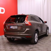 Volvo - XC60 - D4 AWD Momentum aut // Webasto / Vakkari / Koukku / Tutkat / 2x renkaat // - Maastoauto
