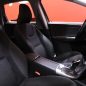 Volvo - XC60 - D4 AWD Momentum aut // Webasto / Vakkari / Koukku / Tutkat / 2x renkaat // - Maastoauto