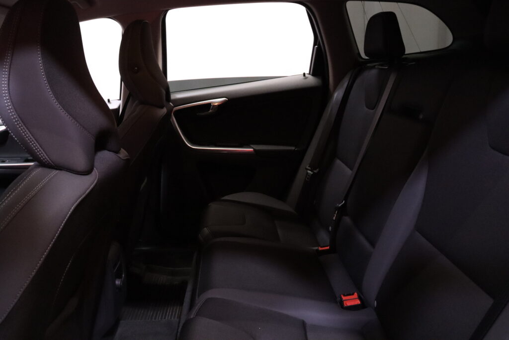 Volvo - XC60 - D4 AWD Momentum aut // Webasto / Vakkari / Koukku / Tutkat / 2x renkaat // Volvo - XC60 - D4 AWD Momentum aut // Webasto / Vakkari / Koukku / Tutkat / 2x renkaat // - Maastoauto