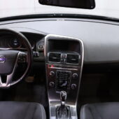 Volvo - XC60 - D4 AWD Momentum aut // Webasto / Vakkari / Koukku / Tutkat / 2x renkaat // - Maastoauto