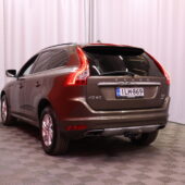 Volvo - XC60 - D4 AWD Momentum aut // Webasto / Vakkari / Koukku / Tutkat / 2x renkaat // - Maastoauto