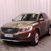 Volvo - XC60 - D4 AWD Momentum aut // Webasto / Vakkari / Koukku / Tutkat / 2x renkaat // - Maastoauto