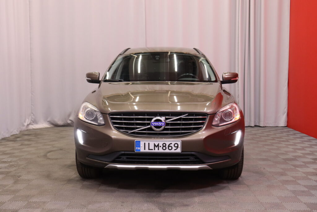 Volvo - XC60 - D4 AWD Momentum aut // Webasto / Vakkari / Koukku / Tutkat / 2x renkaat // Volvo - XC60 - D4 AWD Momentum aut // Webasto / Vakkari / Koukku / Tutkat / 2x renkaat // - Maastoauto