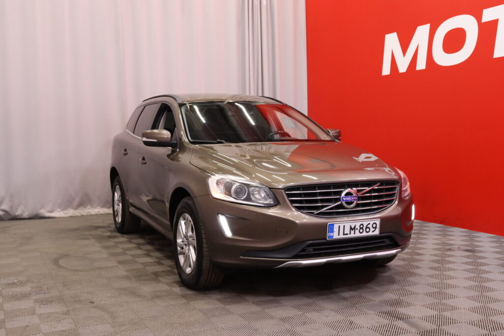 Volvo - XC60 - D4 AWD Momentum aut // Webasto / Vakkari / Koukku / Tutkat / 2x renkaat // Volvo - XC60 - D4 AWD Momentum aut // Webasto / Vakkari / Koukku / Tutkat / 2x renkaat // - Maastoauto