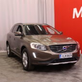 Volvo - XC60 - D4 AWD Momentum aut // Webasto / Vakkari / Koukku / Tutkat / 2x renkaat // - Maastoauto