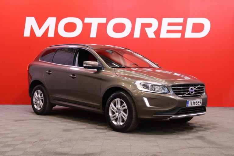 Volvo - XC60 - D4 AWD Momentum aut // Webasto / Vakkari / Koukku / Tutkat / 2x renkaat // - Maastoauto